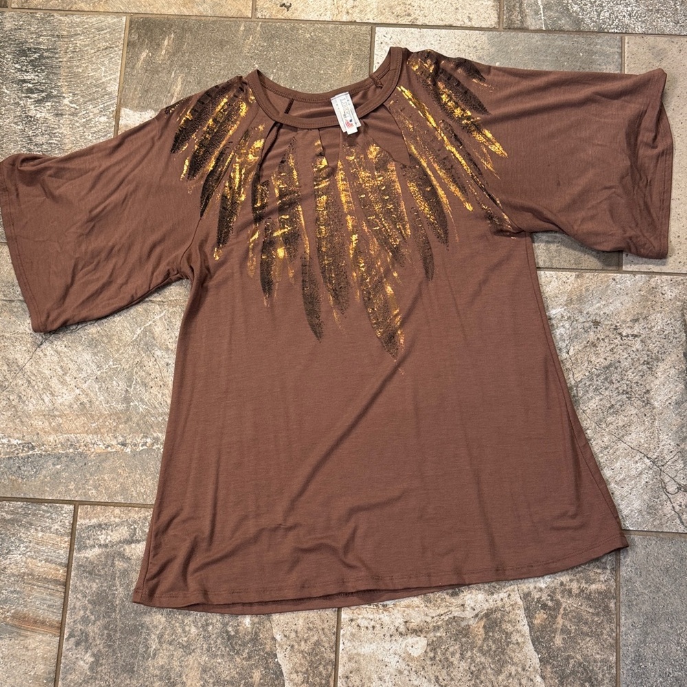 Elegant Brown Tee with Gold Feather Accents